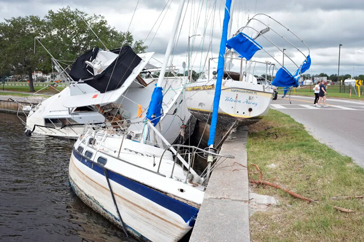 Barcos dañados durante el huracán Helene en el Davis Islands Yacht Basin ante la posible llegada del huracán Milton, en Tampa, Florida, el 7 de octubre de 2024. (Chris O'Meara/AP Photo)