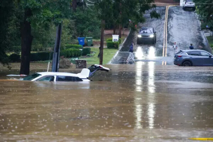 Calles inundadas cerca de Peachtree Creek tras el paso del huracán Helene por Atlanta, el 27 de septiembre de 2024. (Megan Varner/Getty Images)