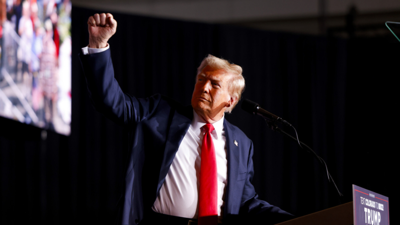 El candidato presidencial republicano, el expresidente de EE. UU. Donald Trump, habla en un mitin en el Gaylord Rockies Resort and Convention Center el 11 de octubre de 2024 en Aurora, Colorado. (Michael Ciaglo/Getty Images)