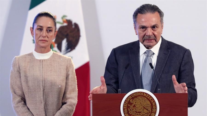 El director general del Infonavit, Octavio Romero Oropeza, habla este lunes 14 de octubre de 2024 durante una conferencia de prensa en Palacio Nacional de la Ciudad de México (México). EFE/Mario Guzmán