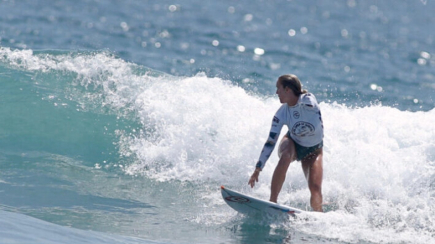 Sobrino de 3 años de la surfista Bethany Hamilton lucha por su vida tras ahogarse en la bañera