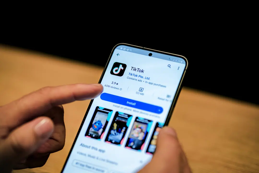 Alrededor de 170 millones de personas utilizan TikTok mensualmente en Estados Unidos. (Oleksii Pydsosonnii/The Epoch Times)