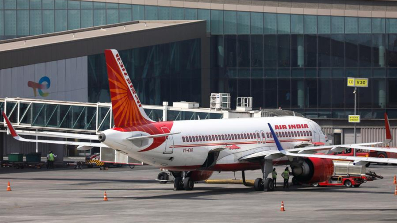 Imagen de archivo de un avión de la aerolínea Air India. EFE/EPA/Divyakant Solanki