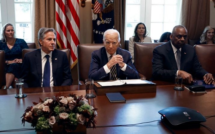 El presidente Joe Biden (C) preside una reunión de gabinete con el secretario de Estado Antony Blinken (L), el secretario de Defensa Lloyd Austin, y otros en la Casa Blanca el 20 de septiembre de 2024. (Chip Somodevilla/Getty Images)