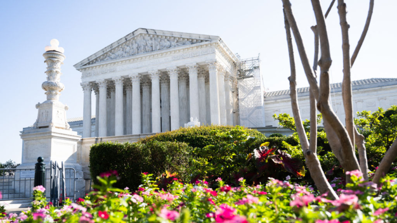 La Corte Suprema de EE. UU. en el primer día de un nuevo mandato en Washington, DC, el 7 de octubre de 2024. (SAUL LOEB/AFP vía Getty Images)