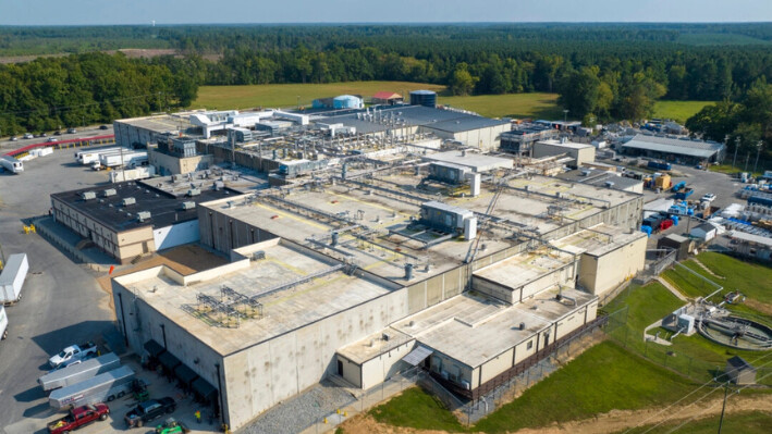 Una vista aérea de la planta de procesamiento de Boar's Head que estuvo vinculada a un brote mortal de intoxicación alimentaria, en Jarratt, Virginia, el 29 de agosto de 2024. (Steve Helber/AP Photo)