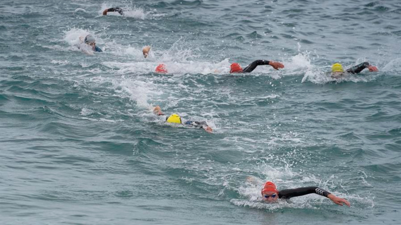 Imagen de archivo de una prueba de triatlón. EFE/ Adriana Thomasa