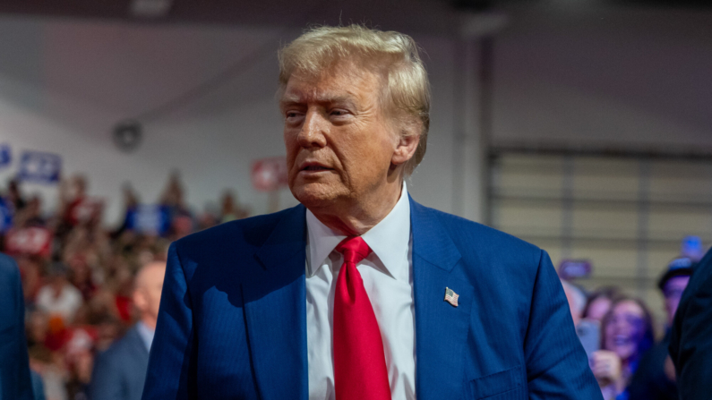 El candidato presidencial republicano y expresidente Donald Trump celebra una asamblea pública en el Greater Philadelphia Expo Center, en Oaks, Pensilvania, el 14 de octubre de 2024. (Spencer Platt/Getty Images)