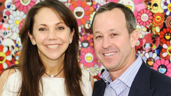 Lisa Schiff (izq.) y Adam Singer asisten a la cena privada de Takashi Murakami en Blum & Poe en Los Ángeles el 11 de abril de 2013. (Stefanie Keenan/Getty Images para Blum & Poe)