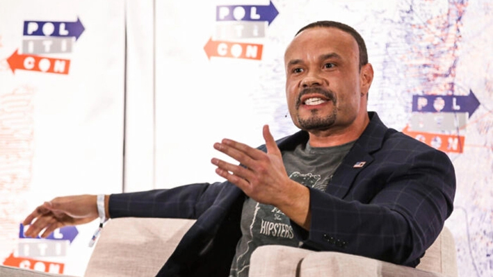 Dan Bongino habla en el escenario durante Politicon 2018 en el Centro de Convenciones de Los Ángeles en Los Ángeles el 21 de octubre de 2018. (Phillip Faraone /Getty Images para Politicon)