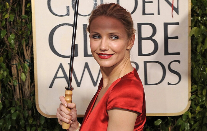 Cameron Diaz llega a la alfombra roja de la 67 edición de los Globos de Oro en el Hotel Beverly Hilton de Beverly Hill, California, el 17 de enero de 2010. Timothy A. (Clary/AFP/Getty Images).