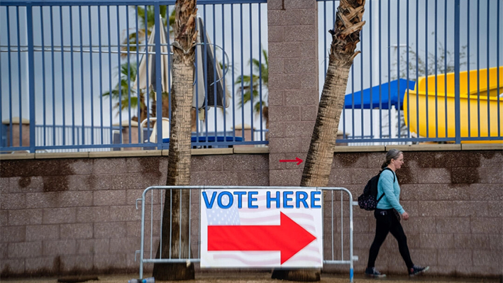 Un cartel de voto en las elecciones primarias en el Desert Breeze Community Center de Spring Valley, Nevada, el 6 de febrero de 2024. (Madalina Vasiliu/The Epoch Times)