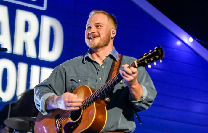 Zach Bryan actúa en The Chelsea at The Cosmopolitan of Las Vegas en Las Vegas, Nevada, el 9 de febrero de 2024. (Mindy Small/Getty Images).