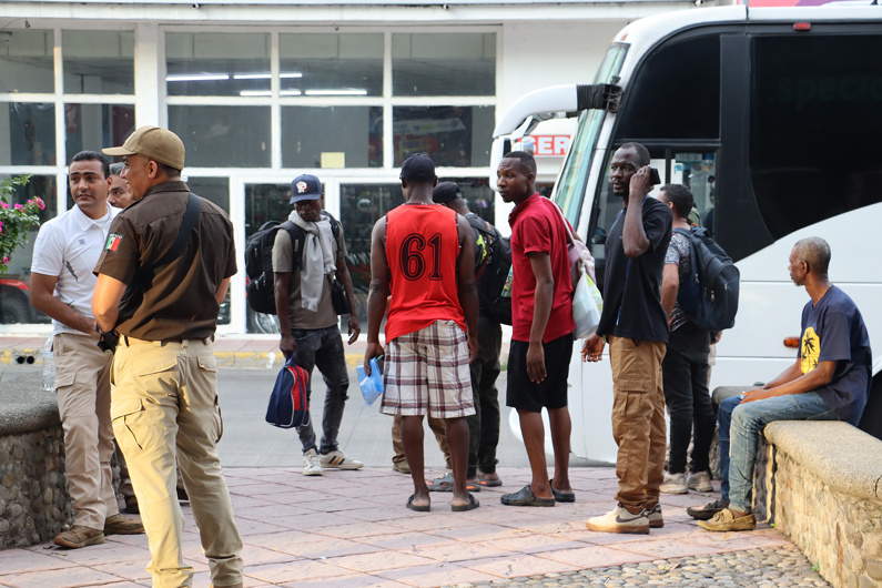 Miles de migrantes venezolanos preparan caravana hacia EE.UU. en el sur de México