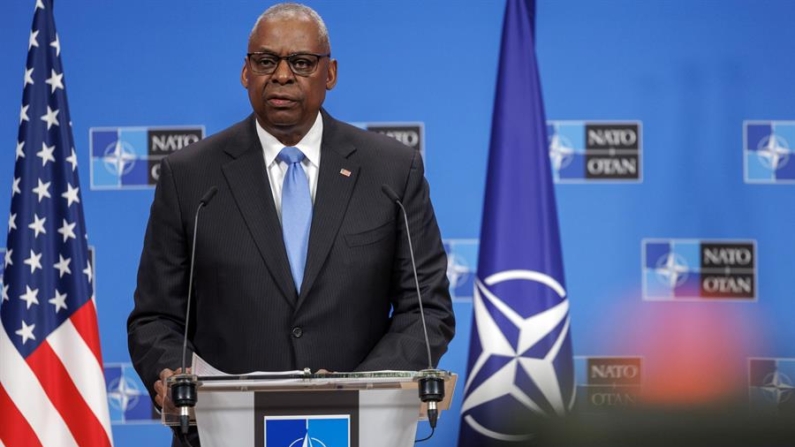 El secretario de Defensa de Estados Unidos, Lloyd J. Austin III, habla durante una conferencia de prensa de clausura del Consejo de Ministros de Defensa de la Organización del Tratado del Atlántico Norte (OTAN) en la sede de la OTAN en Bruselas, Bélgica, el 18 de octubre de 2024. EFE/EPA/Olivier Matthys 