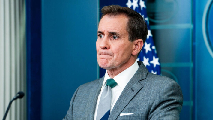 El Coordinador de Comunicaciones Estratégicas del Consejo de Seguridad Nacional, John Kirby, se dirige a los medios de comunicación durante una rueda de prensa en la Casa Blanca en Washington el 15 de abril de 2024. (Madalina Vasiliu/The Epoch Times)