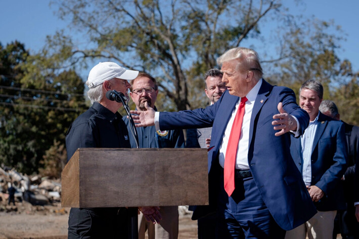 Trump elogia a los habitantes de Carolina del Norte que votaron pesé al caos que dejó el huracán