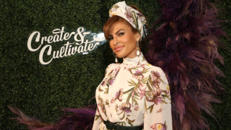 Eva Mendes habla sobre las estrictas normas de internet que pone a sus hijas