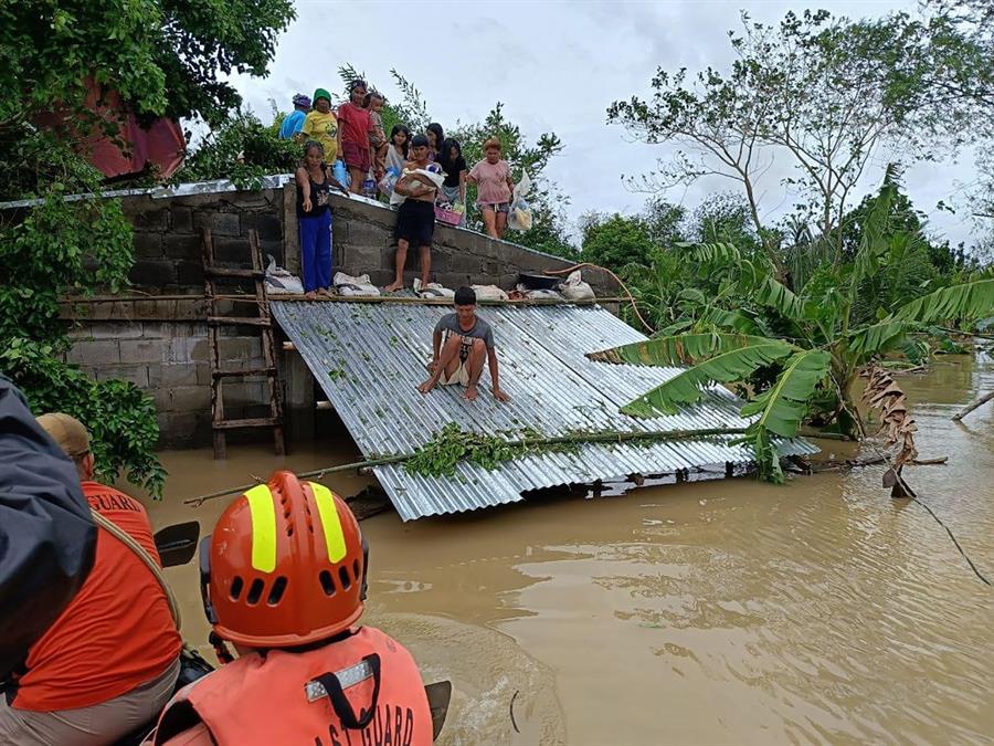 Al menos 9 muertos y un millón de afectados por la tormenta Trami en Filipinas