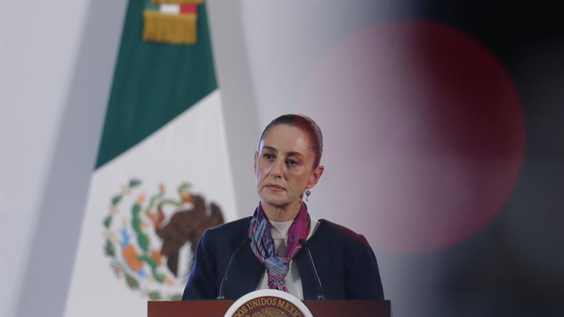 La presidente de México Claudia Sheinbaum, habla el 23 de octubre de 2024 durante una rueda en Palacio Nacional de la Ciudad de México (México). EFE/ Isaac Esquivel