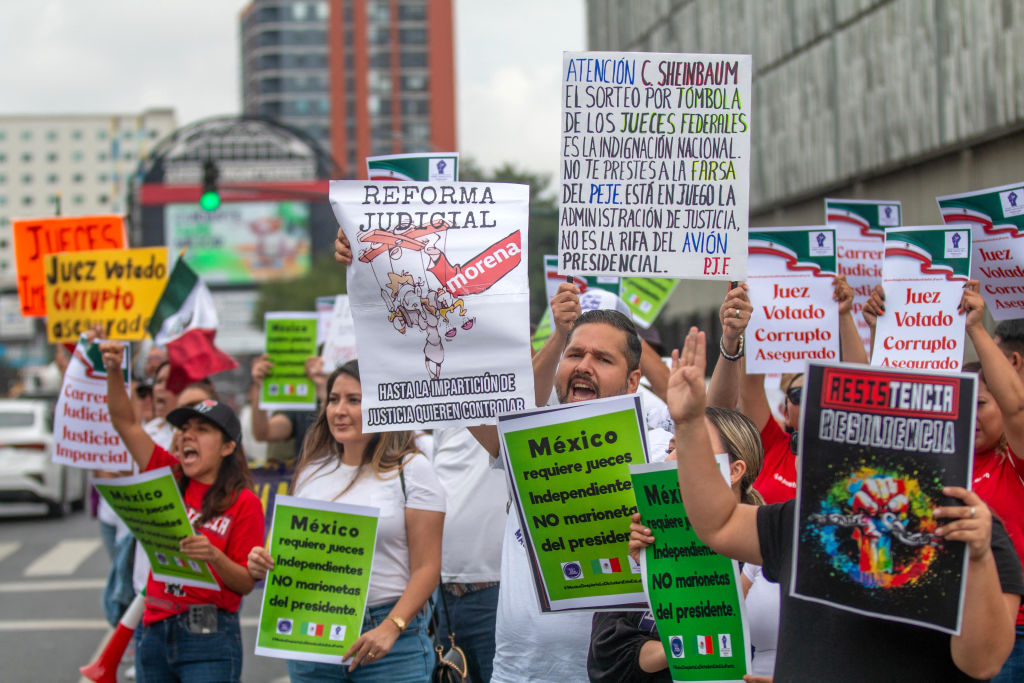 Senadores de oposición anuncian nueva suspensión a la elección de jueces en México en 2025