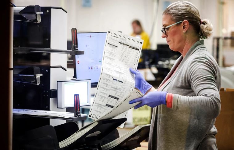 Tomará casi 2 semanas tabular los votos en Maricopa, dicen funcionarios de Arizona