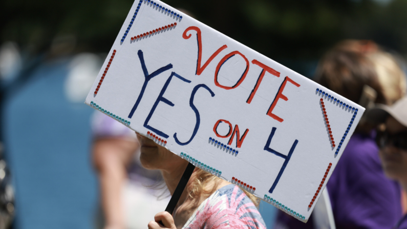 El 13 de abril de 2024, en Orlando, Florida, se realizó una marcha en el Parque Lake Eola en contra de la prohibición del aborto a las seis semanas. (Joe Raedle/Getty Images)