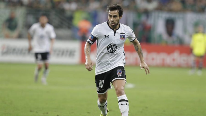 Fotografía de archivo del 3 de octubre de 2018 del jugador Jorge Valdivia de Colo Colo controlando el balón durante un partido de cuartos de final entre Palmeiras y Colo Colo de la Copa Libertadores, en la ciudad de Sao Paulo (Brasil). EFE/ Sebastião Moreira