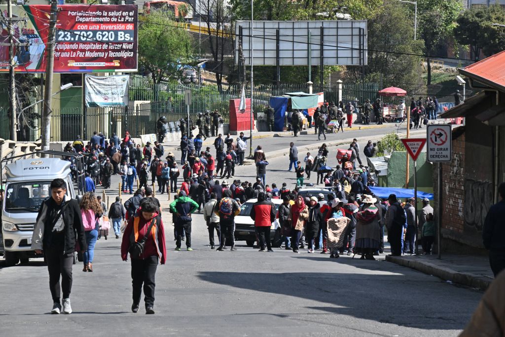 Transportistas bolivianos suspenden la huelga tras un acuerdo con Gobierno