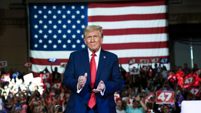 El expresidente Donald Trump habla durante un acto de campaña en Lancaster, Pensilvania, el 20 de octubre de 2024. (Win McNamee/Getty Images)