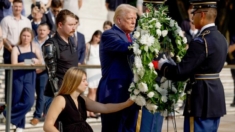 Juez ordena al Ejército dar datos de supuesto incidente mientras Trump visitaba cementerio de Arlington