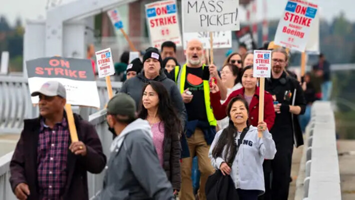 Los trabajadores de Boeing en huelga. (Getty Images vía NTD)