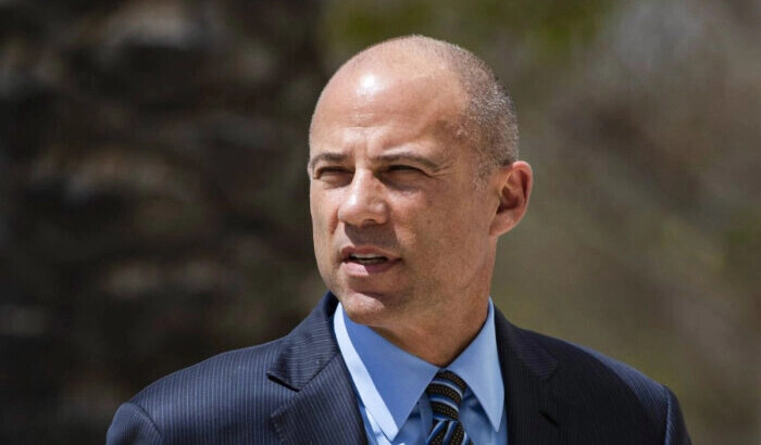 El abogado Michael Avenatti llega a la corte federal en Santa Ana, California, el 1 de abril de 2019. (Jae C. Hong/AP Foto)