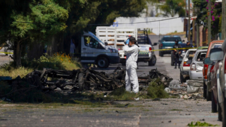 Coche bomba explota frente a una estación de policía en Guanajuato y hiere a 3 oficiales