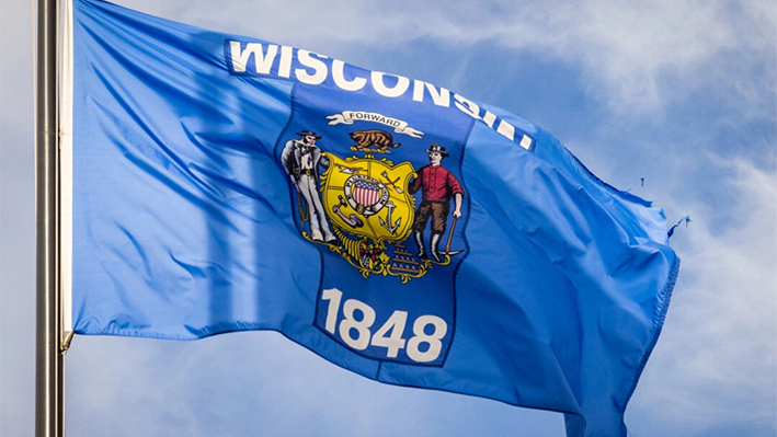 La bandera del estado de Wisconsin en Waukesha, Wisconsin, el 22 de octubre de 2024. (John Fredricks/The Epoch Times)