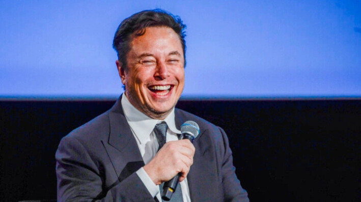 El CEO de Tesla, Elon Musk, sonríe mientras se dirige a los invitados en la reunión Offshore Northern Seas 2022 en Stavanger, Noruega, el 29 de agosto de 2022. Carina Johansen/NTB/AFP vía Getty Images