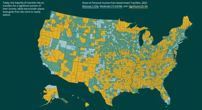 Pagos de transferencias gubernamentales como porcentaje de la renta total, por condado, en 2022; 15 por ciento o más en verde; 25 por ciento o más en amarillo. (Fuente: Economic Innovation Group)