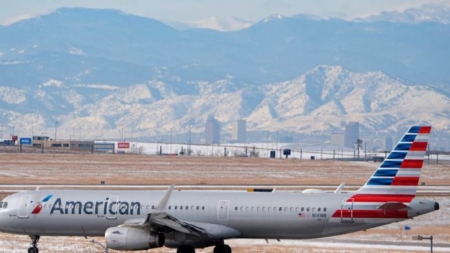 American Airlines ensaya manera para evitar que pasajeros se cuelen en fila de abordar