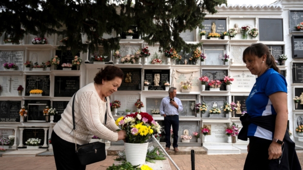 Flores para Todos los Santos: menos producción nacional y un gasto de 40 euros por persona