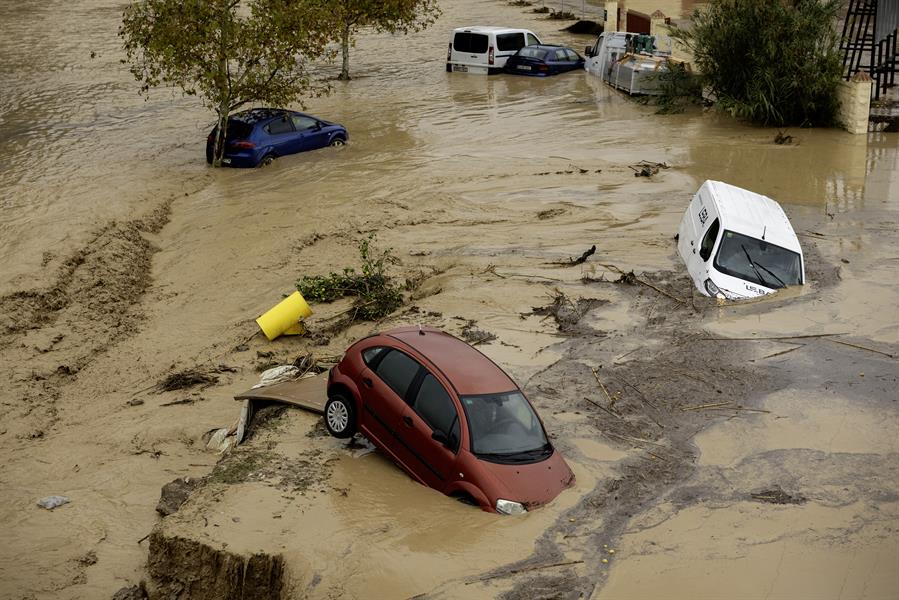 Temporal en España deja cinco desaparecidos, un AVE descarrilado y cierre de puertos