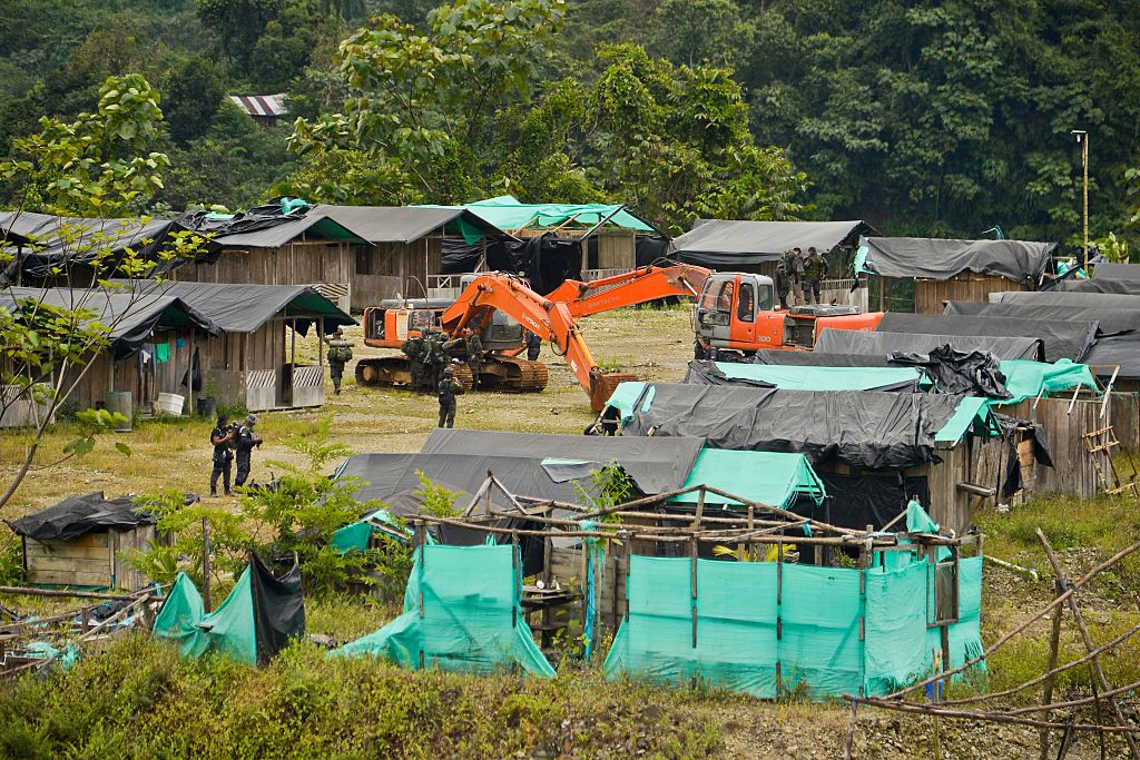 Minería ilegal de disidencias de las FARC contamina río en suroeste de Colombia