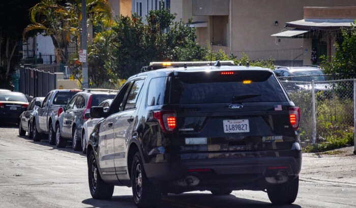 Un vehículo de la policía de Los Ángeles el 2 de enero de 2024. (John Fredricks/The Epoch Times)