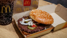 Brote de E. coli está conectado a hamburguesas Quarter Pounder de McDonald’s: Hay 90 casos reportados