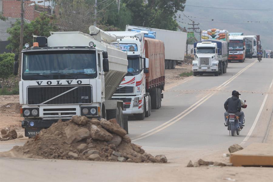 Seguidores de Evo Morales levantan temporalmente bloqueos en cuatro zonas de Bolivia