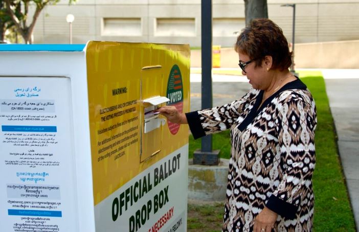 Calofornia advierte a sus votantes de las reglas para quienes devuelvan papeletas de terceros