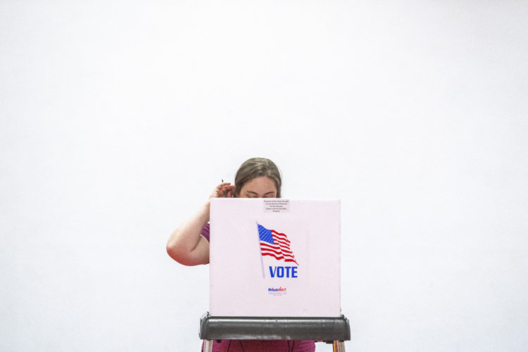 Las mujeres lideran la votación anticipada en Estados Unidos