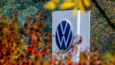 Volkswagen dice que le urge recortar costes mientras sus beneficios caen en drásticamente