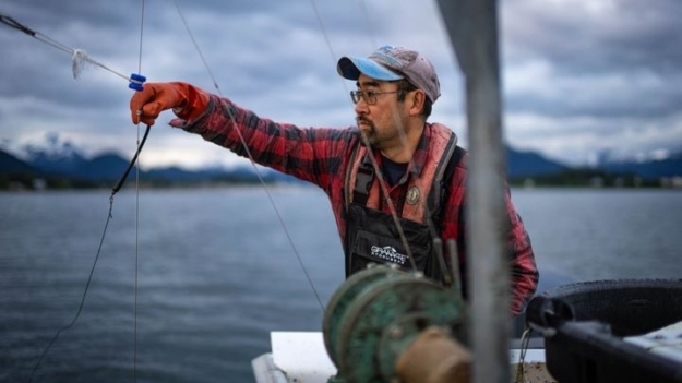 Hallan muerto a cazador de ciervos y pescador tras aparente ataque de oso pardo en Alaska