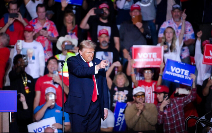 El candidato presidencial republicano y expresidente Donald Trump habla durante un evento de campaña en el Foro de la Familia Lee, en Henderson, Nevada, el 31 de octubre de 2024. (Jacob Kepler para The Epoch Times)