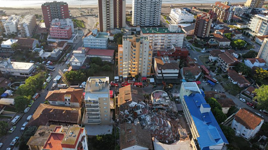 Ascienden a tres los fallecidos por el derrumbe de un hotel en Argentina